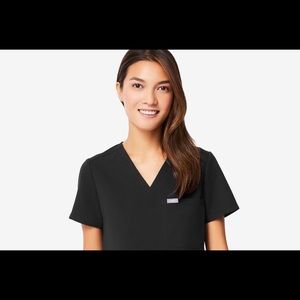 Figs One Pocket Catarina Black Scrub Top